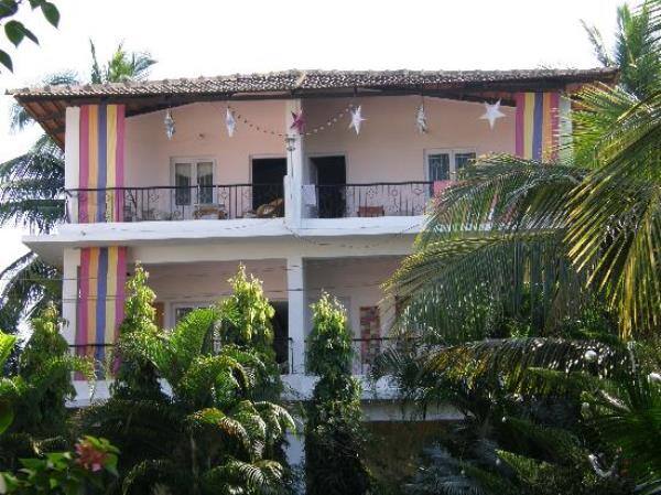 Good Holiday Beach House, Goa 3